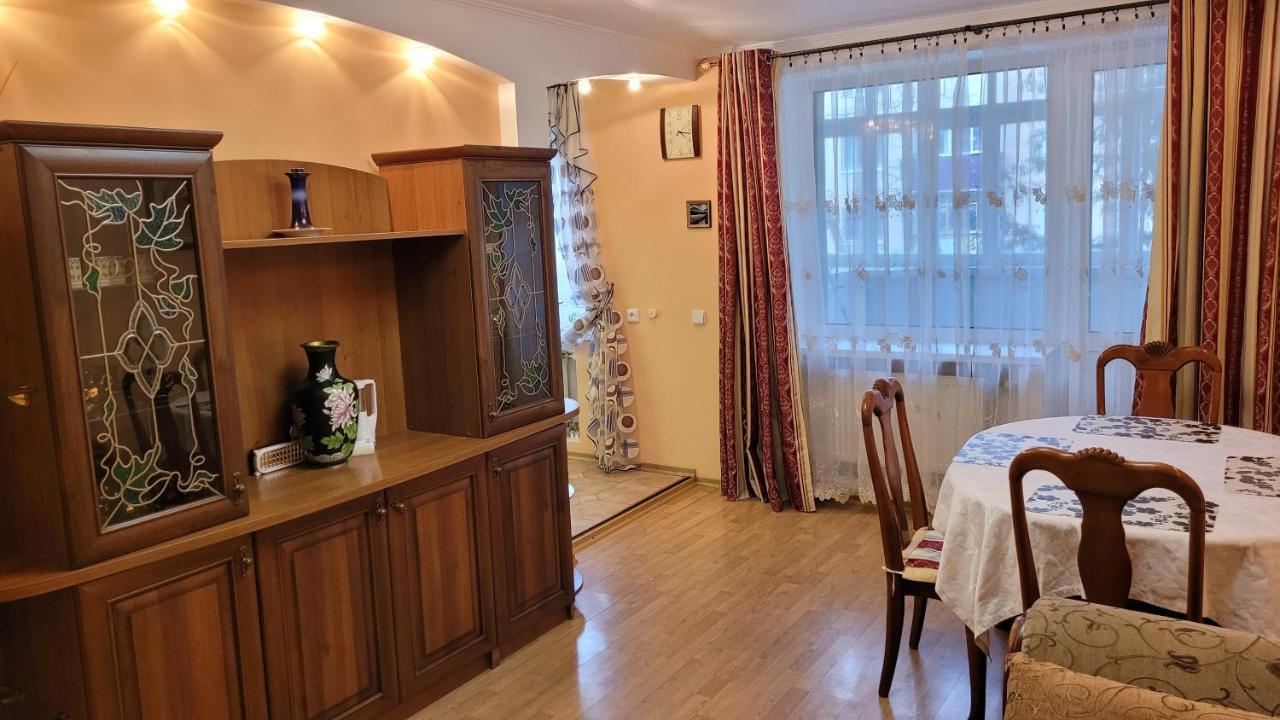 Апартаменти На Проспекті. Khmelʼnytsʼkyy Zewnętrze zdjęcie